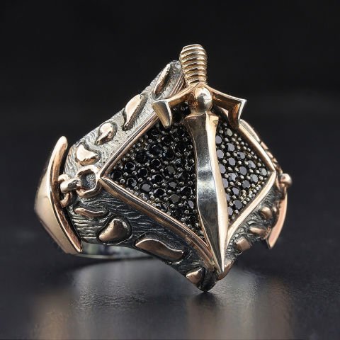 Kılıç Ve Kalkan Figürlü Zincir Detaylı Yüzük