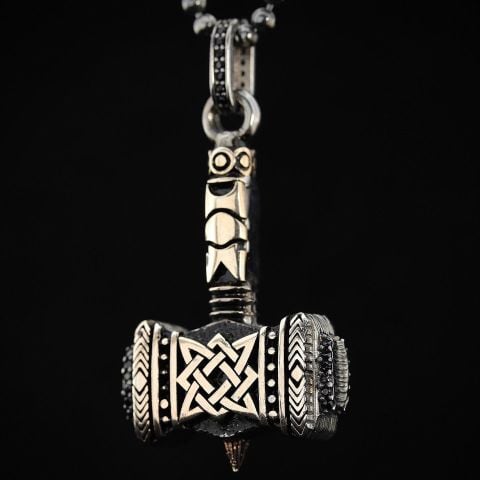 Thor Çekici Figürlü Taşlı Kolye