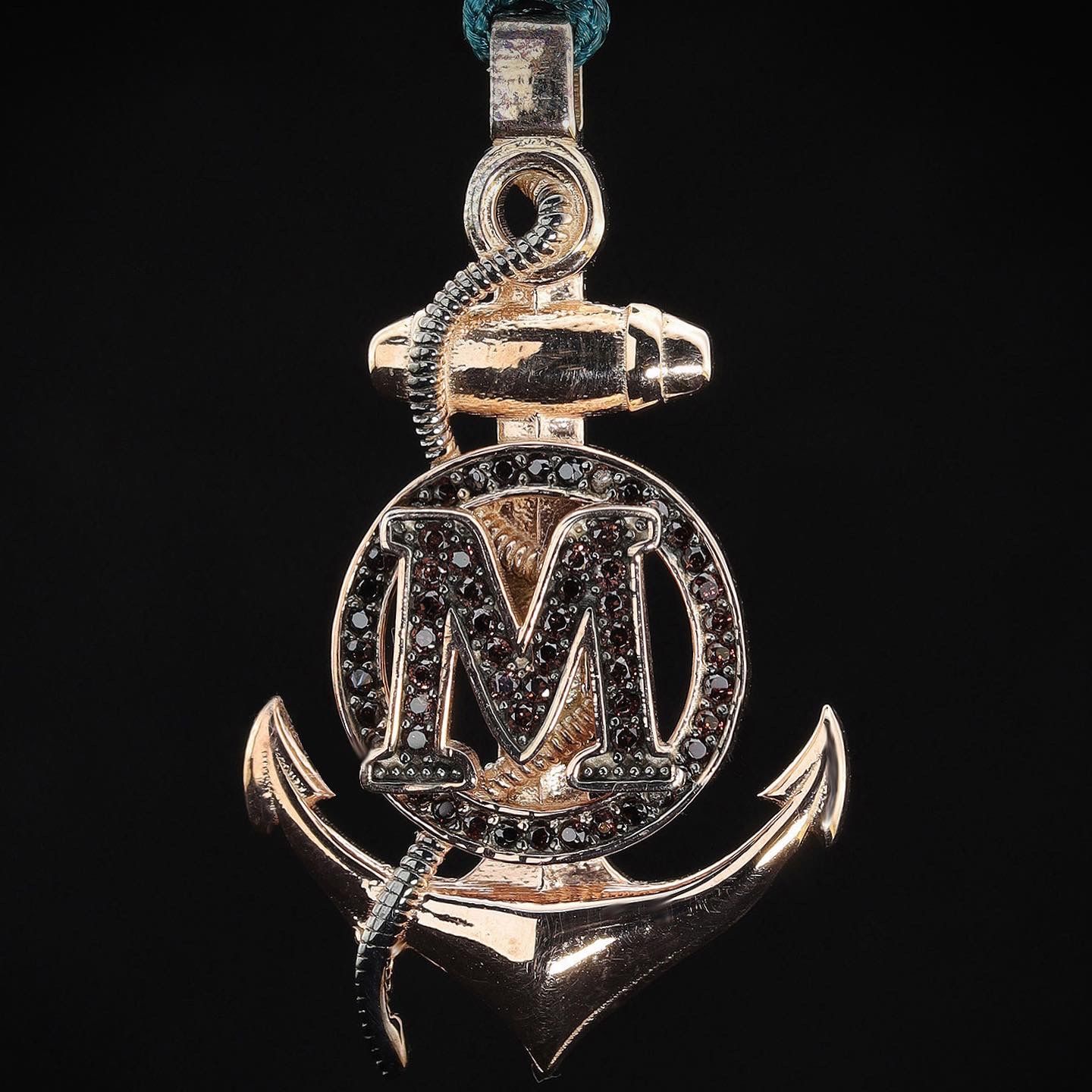 Çapa Ve Harf Figürlü Kolye