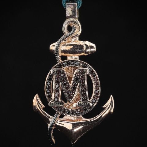 Çapa Ve Harf Figürlü Kolye