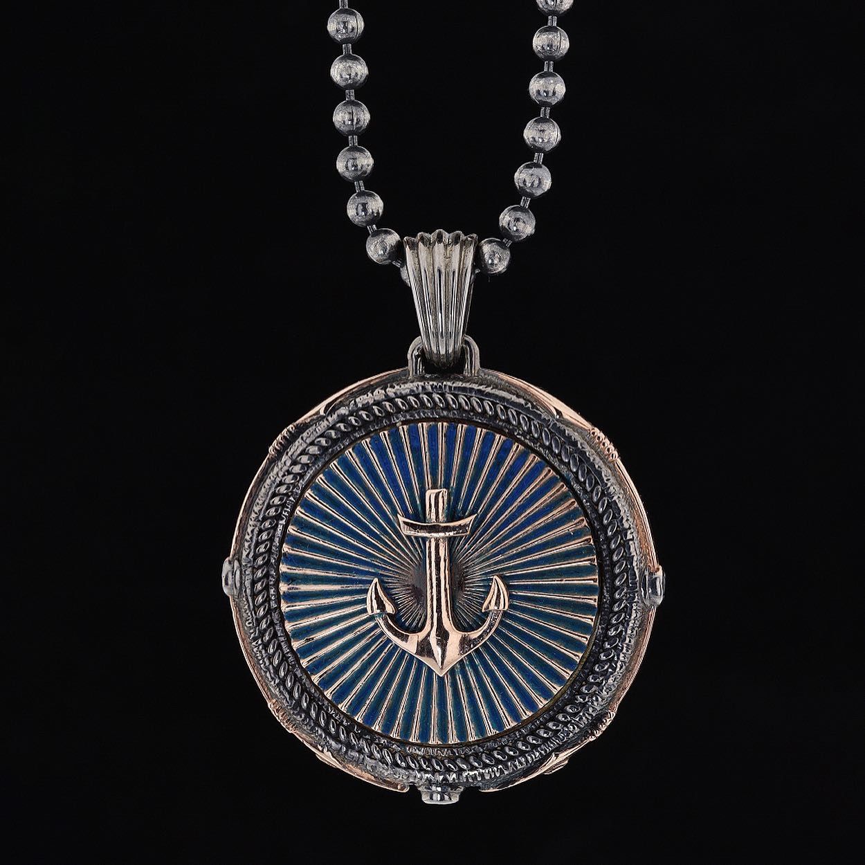 Çapa Figürlü Madalyon Kolye