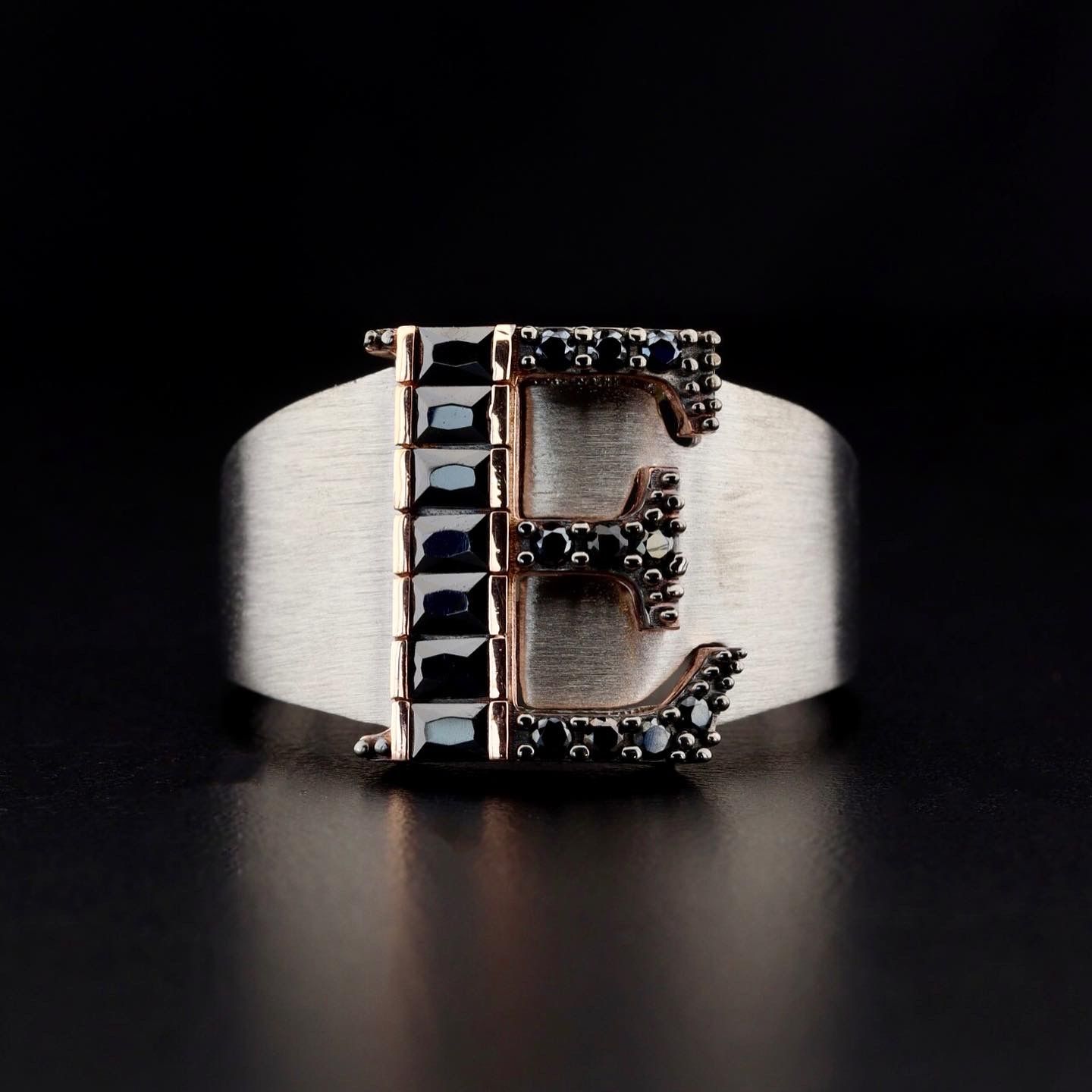 Harfli Taşlı Yüzük-E