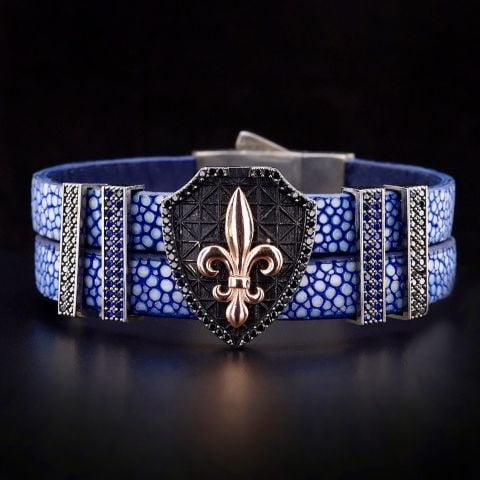Vatoz Derili Kalkan Ve Fleur De Lis Figürlü Bileklik
