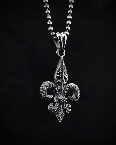 Fleur De Lis Figürlü Kolye