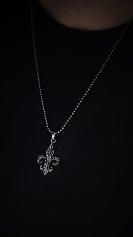 Fleur De Lis Figürlü Kolye