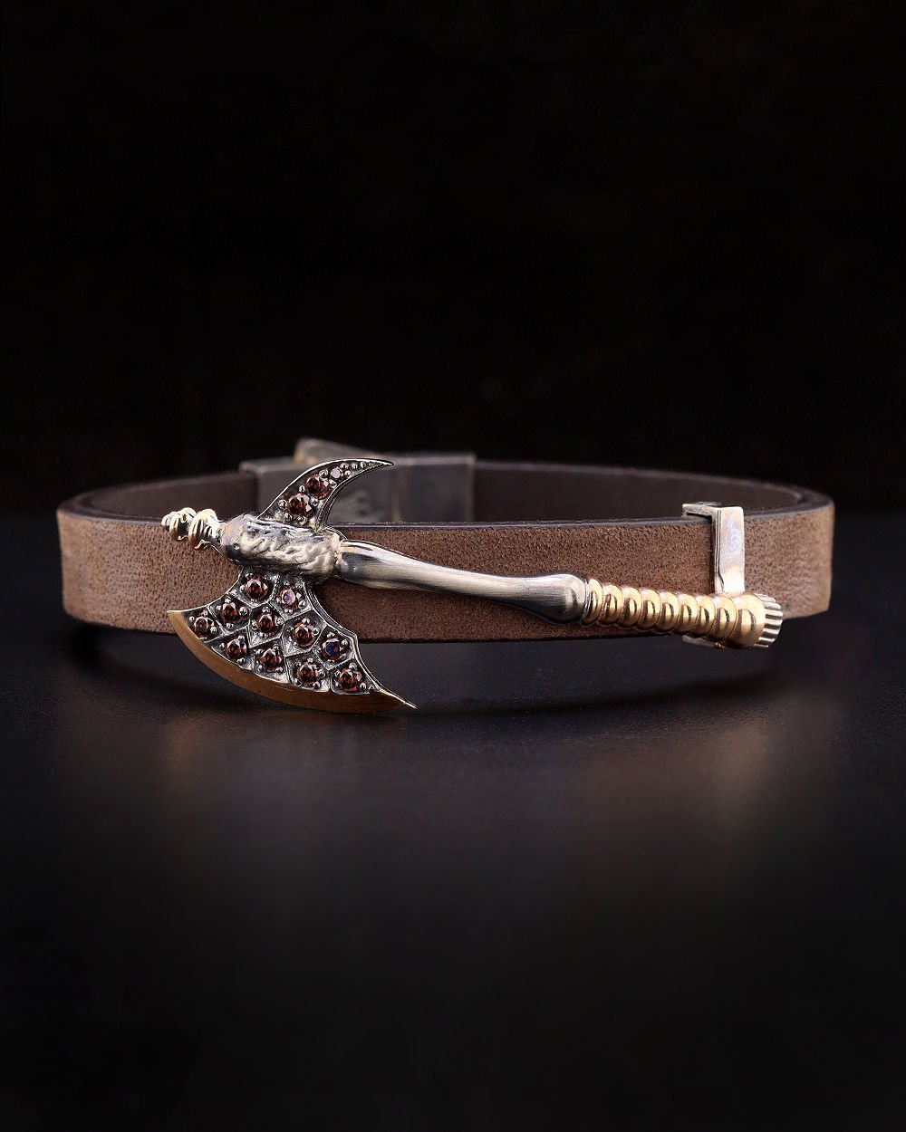 Balta Figürlü Gümüş Bileklik