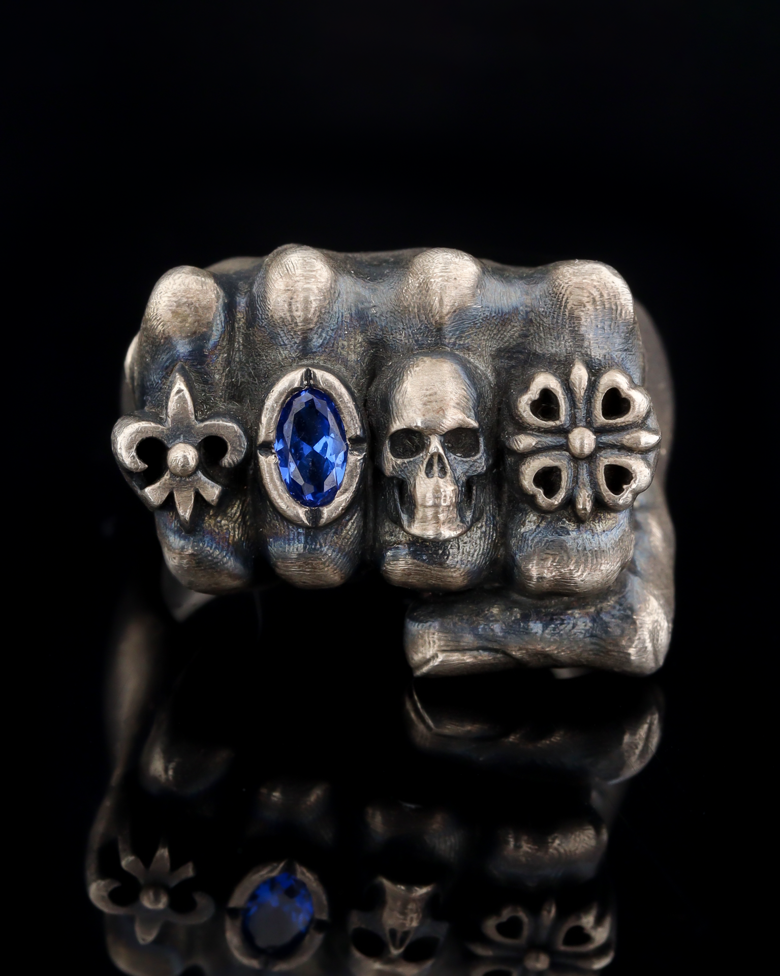 Yumruk Figürlü Yüzük