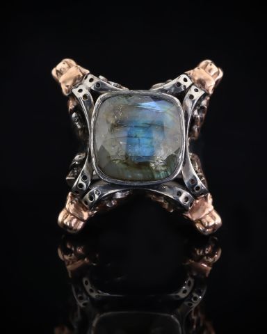 Labradorit Taşlı Aslan Figürlü Yüzük