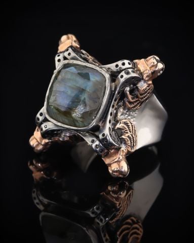 Labradorit Taşlı Aslan Figürlü Yüzük