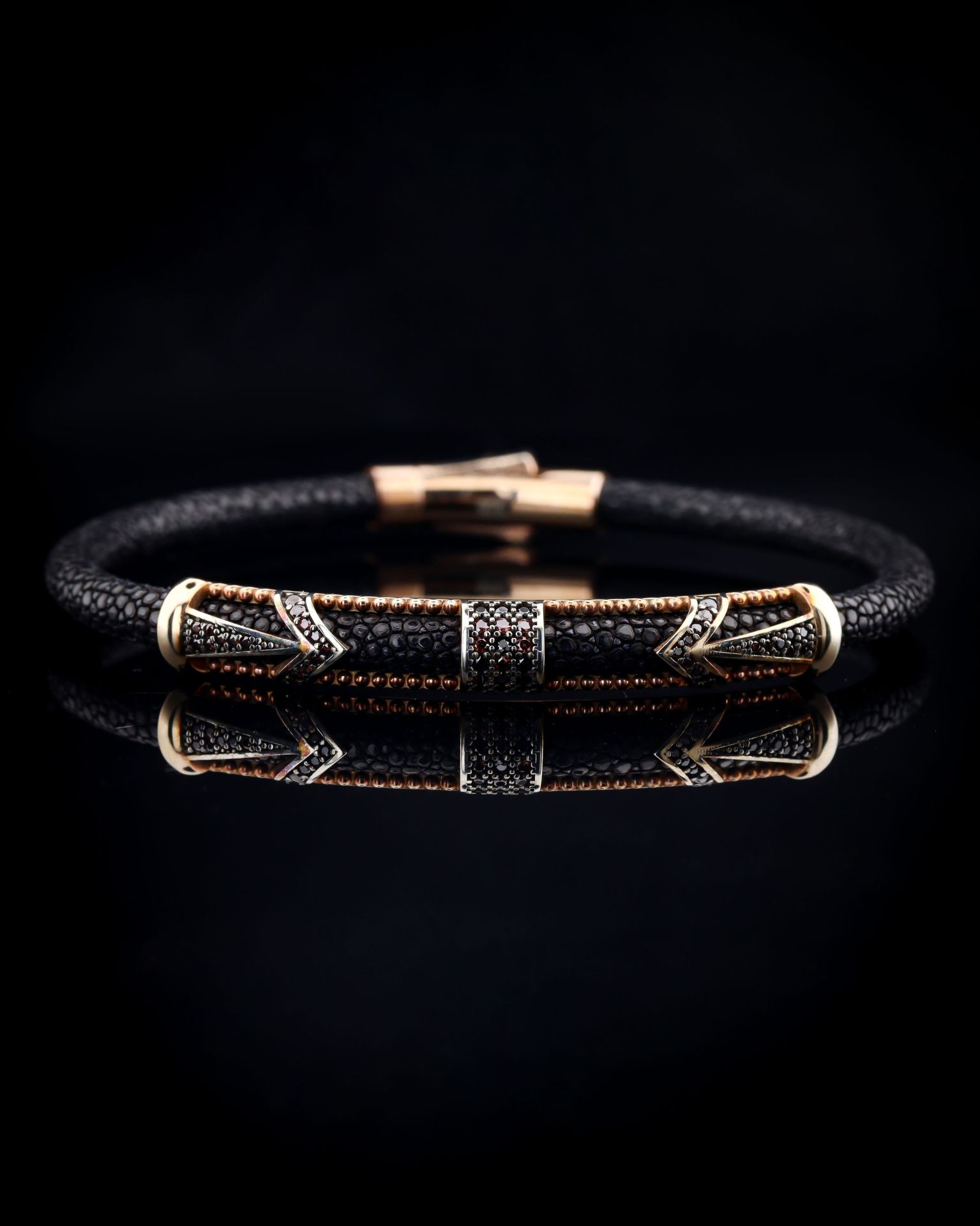 Orijinal Vatoz Derisi Kordonlu Taşlı Bileklik