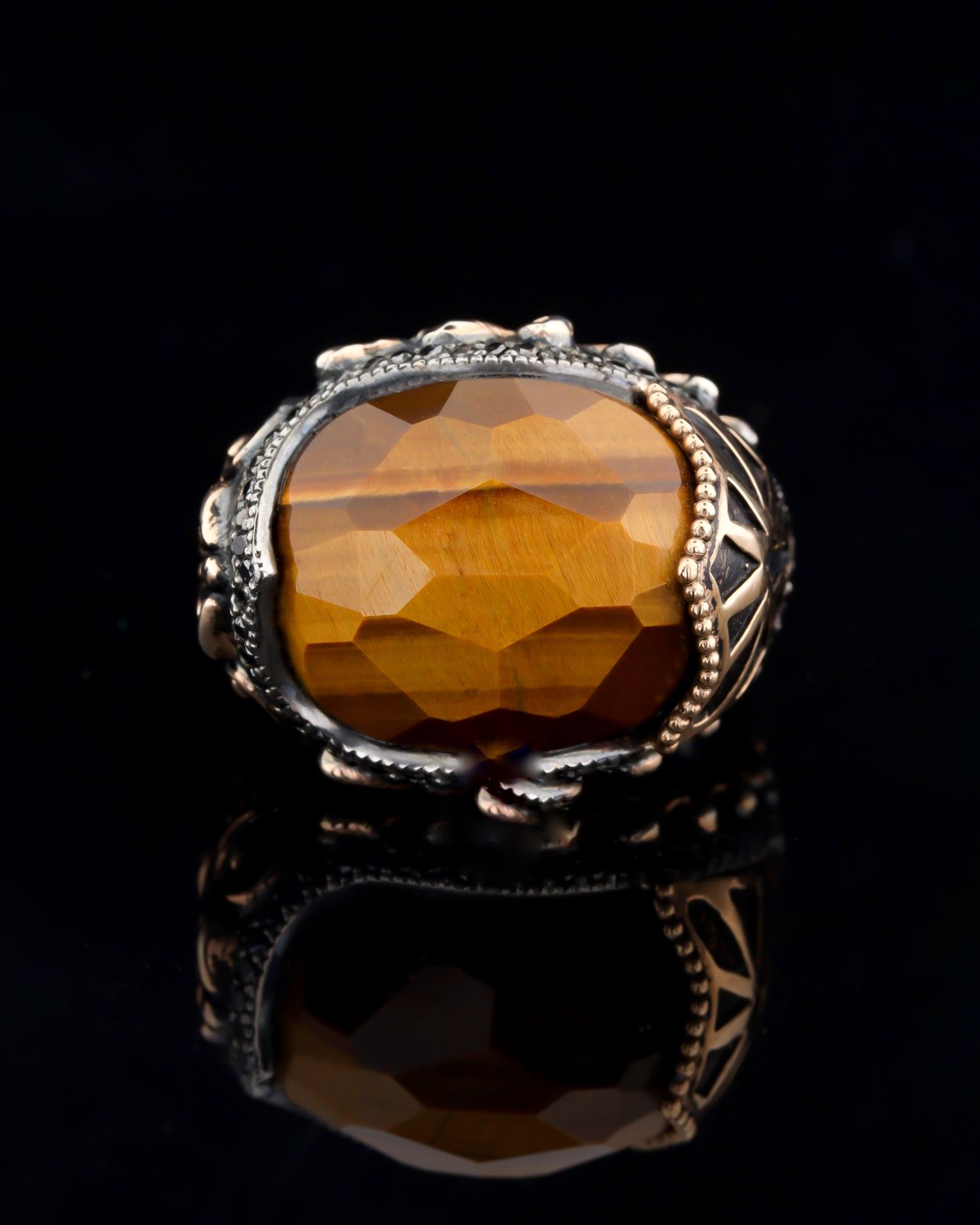 Kaplan Gözü Taşlı Kalkan Figürlü  Gümüş Yüzük.