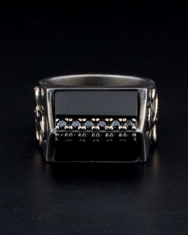 Piramit Form Onix Taşlı  Yüzük