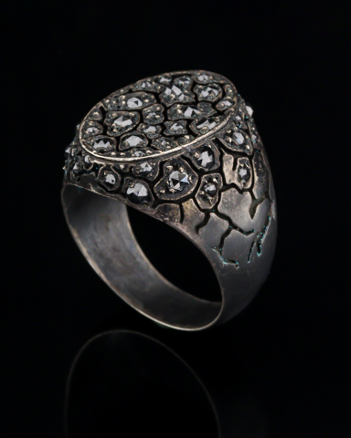 Oyma Toprak Desenli Elmas Yüzük