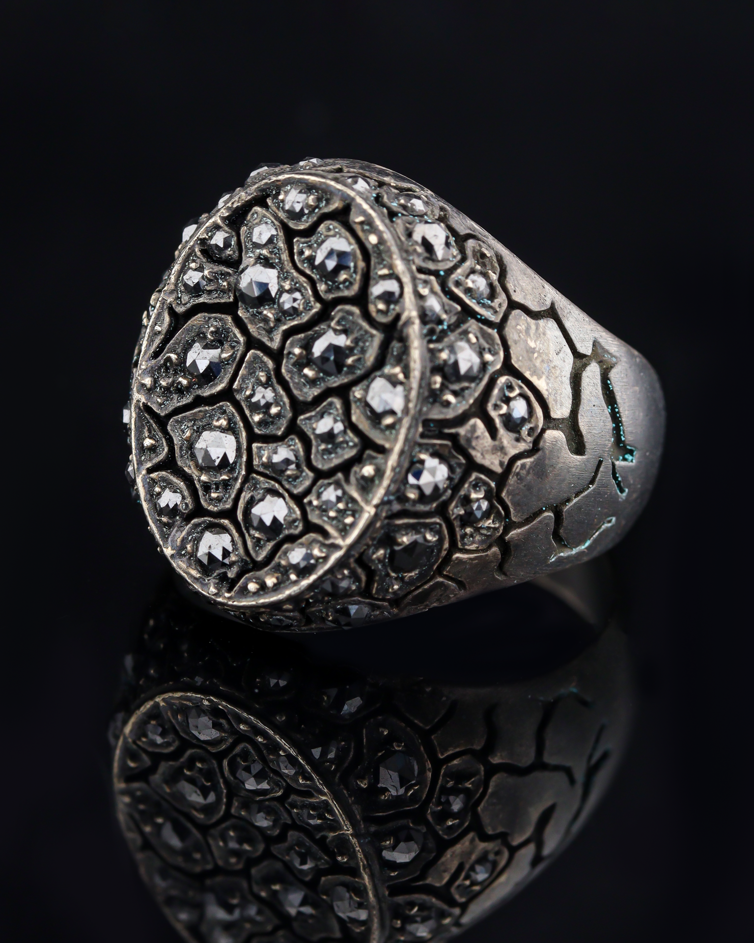 Oyma Toprak Desenli Elmas Yüzük