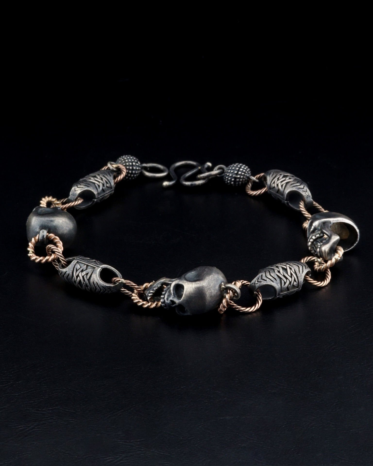 Kurukafa Figürlü Gümüş Zincir Bileklik