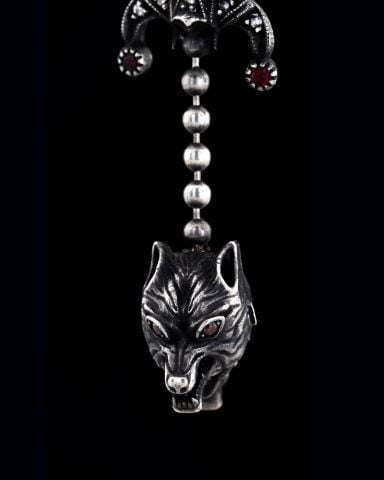 Kılıç Kabzası ve Kurt Figürlü Kolye