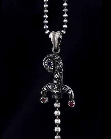 Kılıç Kabzası ve Kurt Figürlü Kolye