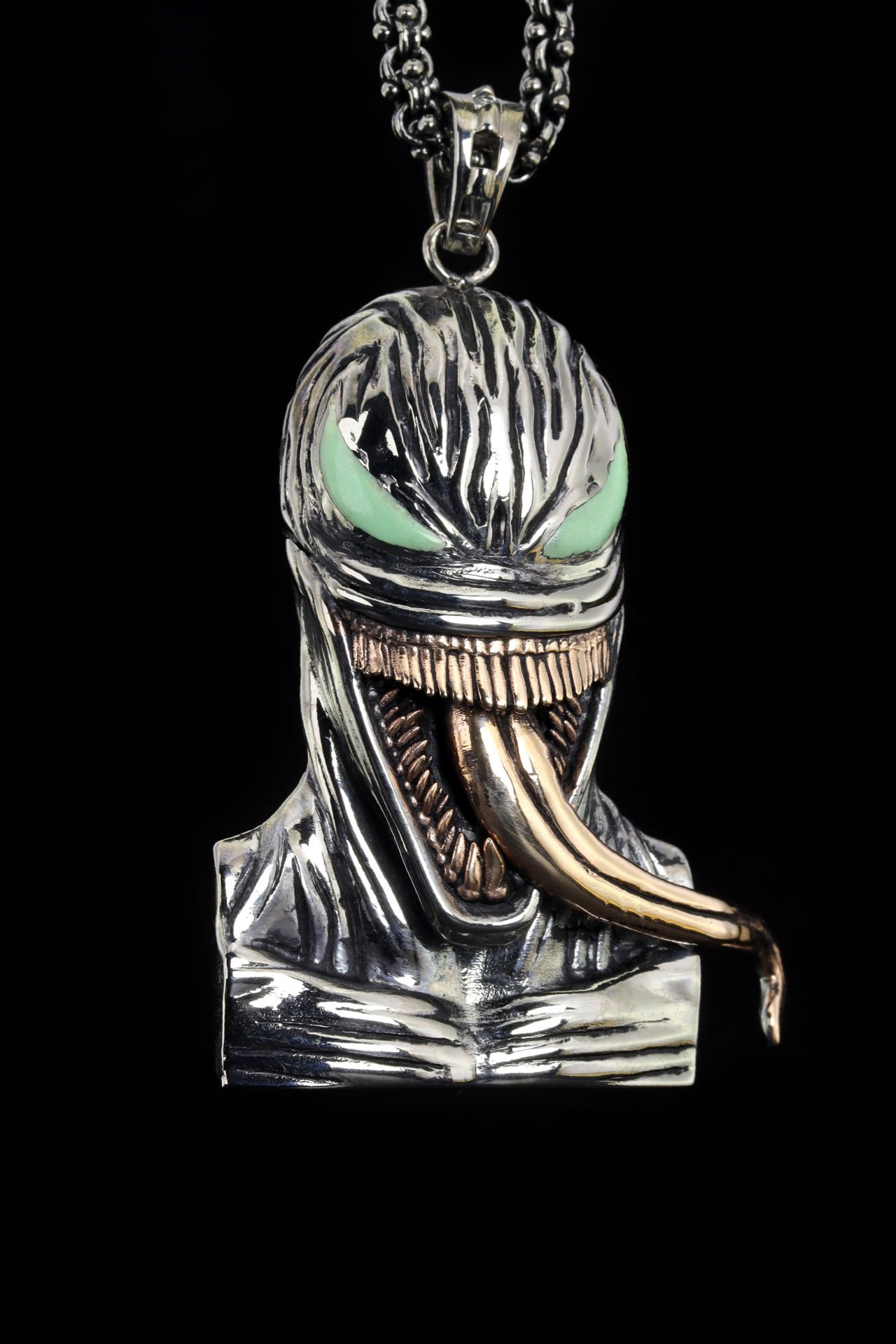 Venom Figürlü Kolye-Yeşil