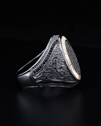 Gold Çerçeveli Desenli Yüzük