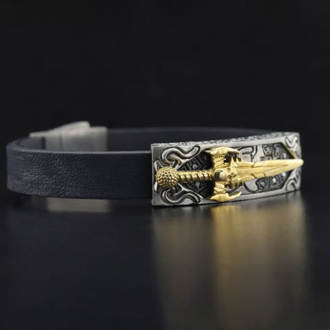 Kılıç Üzerine Kurukafa Figürü İşlenmiş Gümüş Bileklik