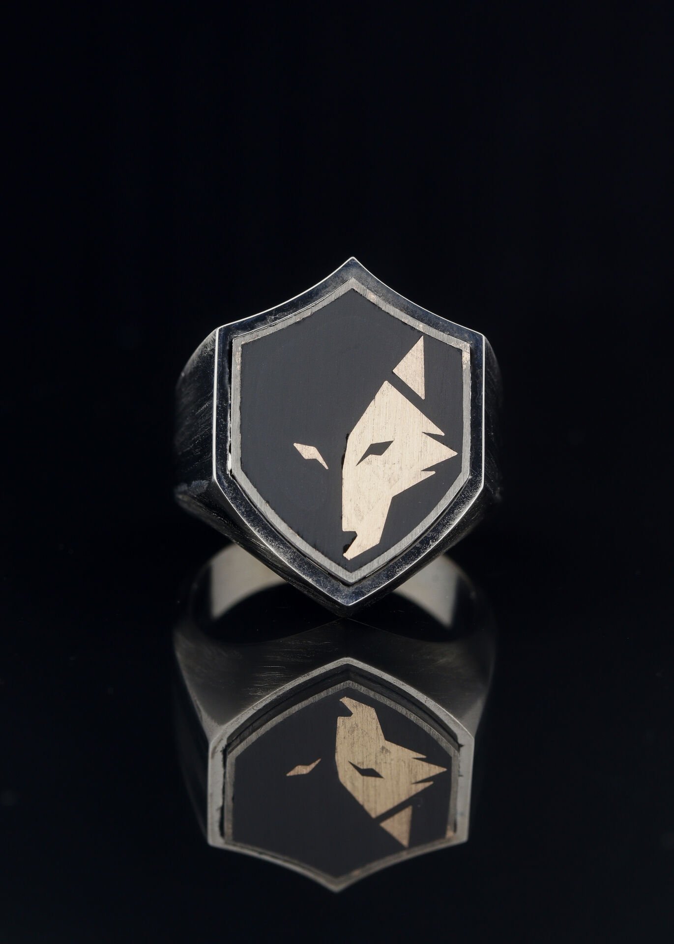 Kurt ve Kalkan Yüzük