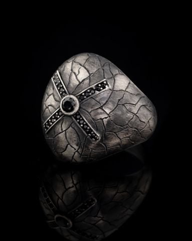 Oyma Toprak Desenli Zirkon Taşlı Gümüş Yüzük