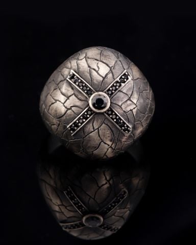 Oyma Toprak Desenli Zirkon Taşlı Gümüş Yüzük