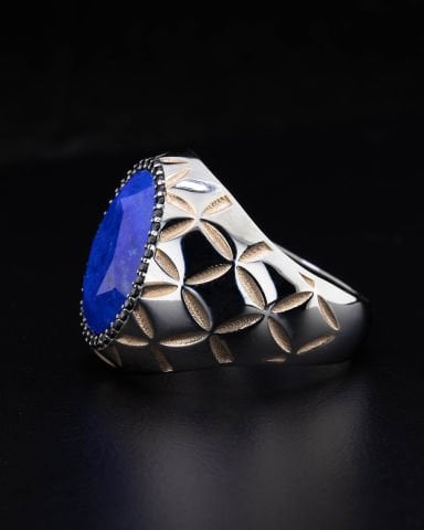 Oyma Desenli Difüzyon Safir Taşlı Gümüş Yüzük