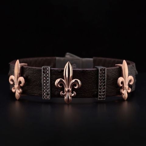 Orijinal Deve Kuşu Derisi Kordonlu Fleur De Lis Figürlü Gümüş Bileklik