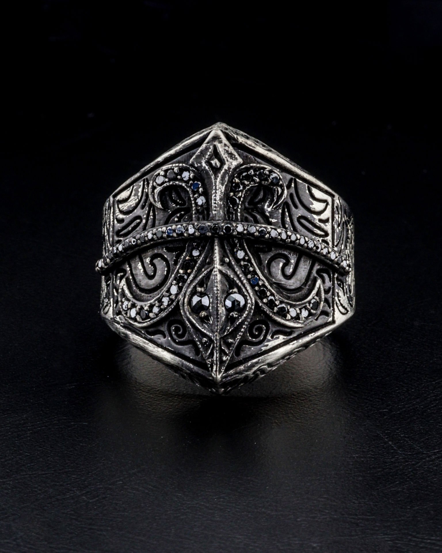 Fleur De Lis(Fransız Lalesi) Figürlü Pırlanta Taşlı Gümüş Yüzük