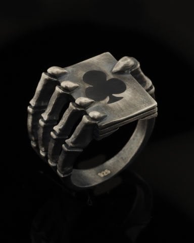 İskambil Kağıdı Tutan İskelet Figürlü Yüzük-Sinek