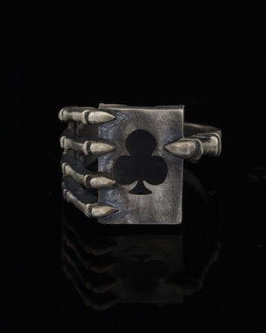 İskambil Kağıdı Tutan İskelet Figürlü Yüzük-Sinek