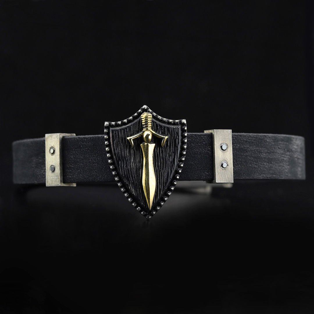 Kalkan Üzerine Kılıç Figürlü Bileklik